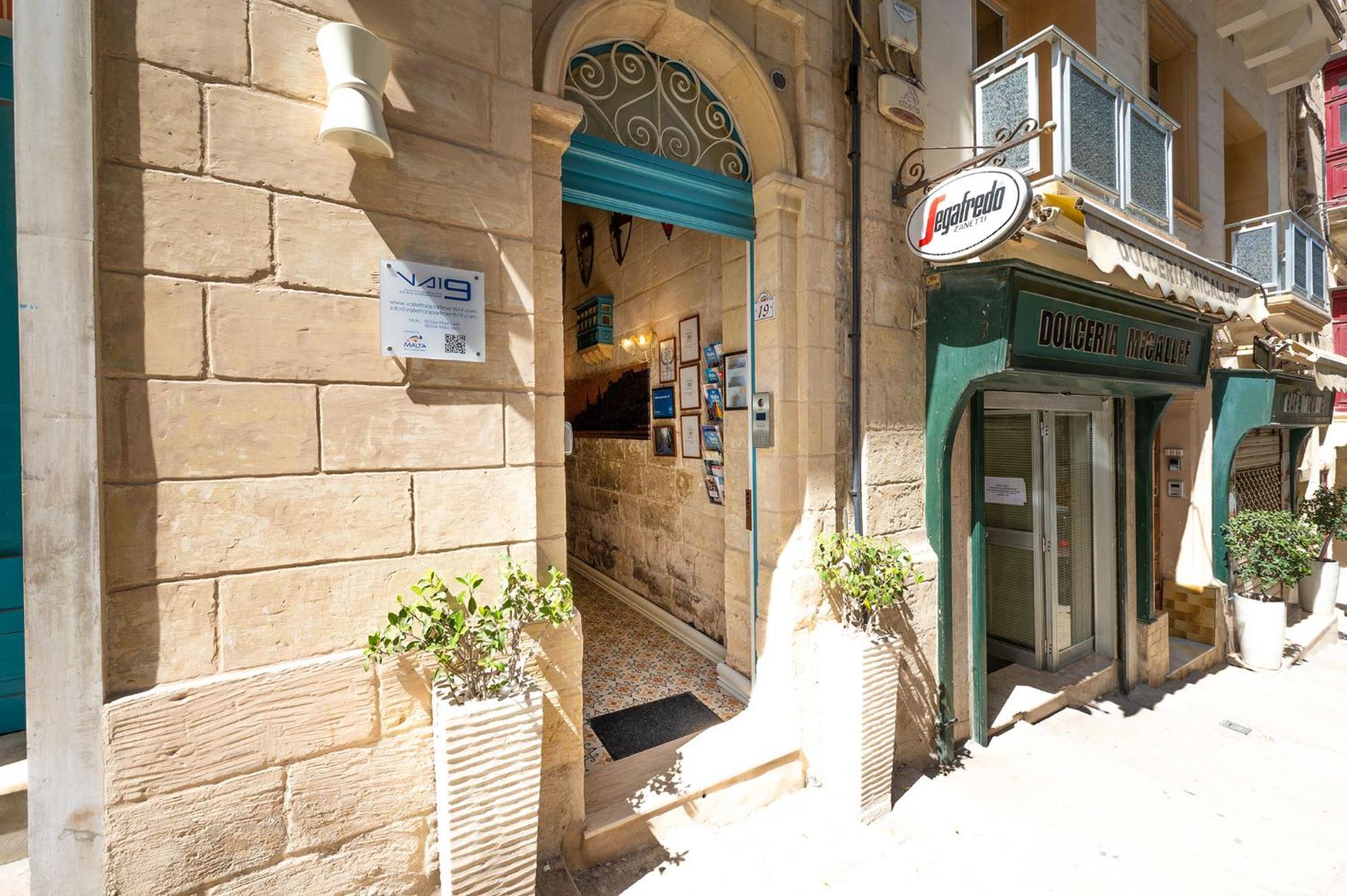 19 La Valette